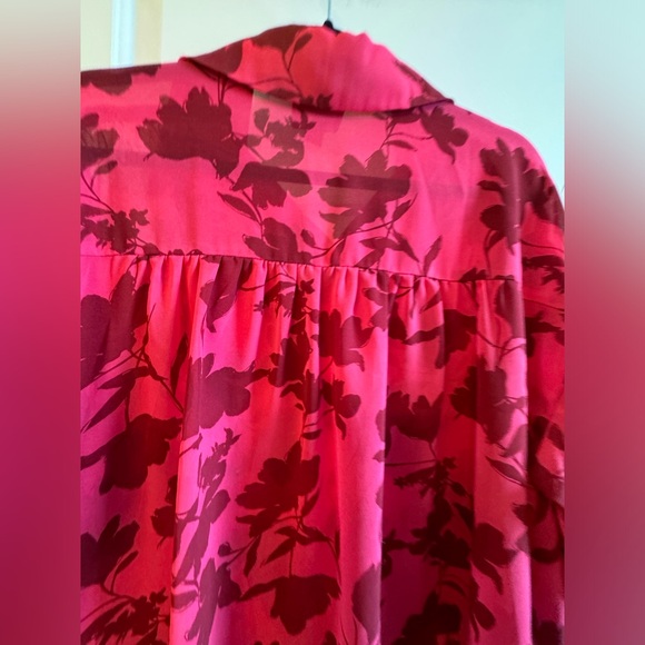 Lumiere Tops Floral Raspberry Color Button Up Blouse (M) - Picture 8 of 10